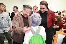 Menchaca impulsa bienestar integral de adultos mayores en Hidalgo