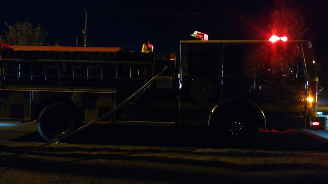Incendio de cuartos cerca del bulevar Santa Catarina es controlado | Foto: Especial