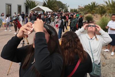 Cientos de hidalguenses disfrutaron del eclipse solar anular