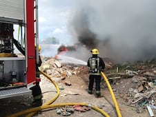 Incendio en tiradero clandestino moviliza a bomberos en Zempoala
