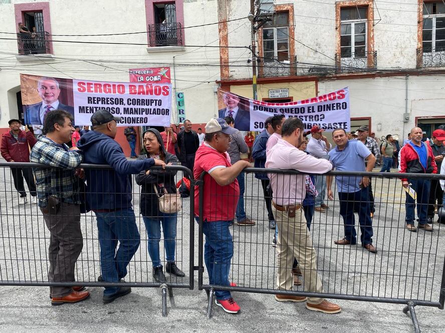 El abogado de los encargados del rastro informó que el municipio respondió con una demanda ante la Procuraduría General de Justicia de Hidalgo (PGJEH) por presuntos malos manejos del rastro.