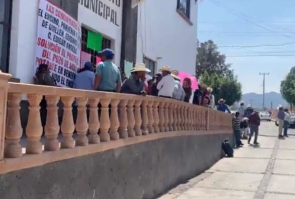 Se manifiestan pobladores de tres comunidades de Santiago de Anaya
Foto: Especial