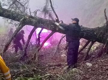 Atienden deslaves y riesgos por lluvias en carreteras de Hidalgo