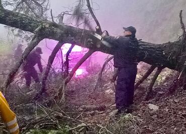 Atienden deslaves y riesgos por lluvias en carreteras de Hidalgo