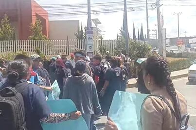 Trabajadores de empresa de limpieza exigen pago de salarios en Tulancingo