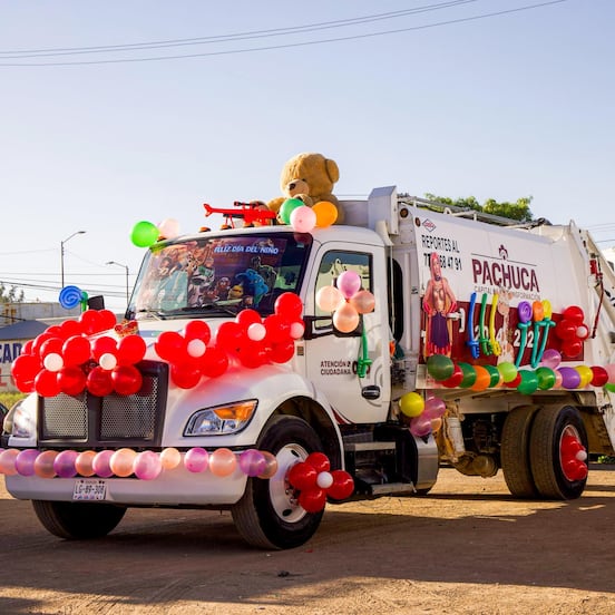 Basureros cambian la rutina por sonrisas en colonias de Pachuca