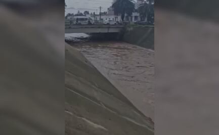 Persona lucha por su vida en el río San Lorenzo