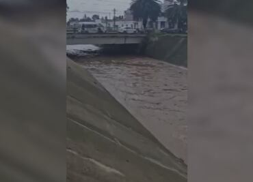 Persona lucha por su vida en el río San Lorenzo