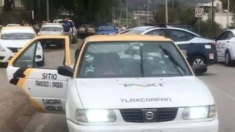 Acribillan a tripulantes de taxi en el municipio de Tlaxcoapan