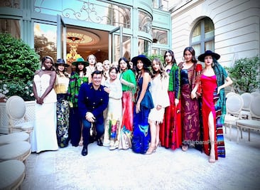 Diseñadora de moda mexicana brilla en París