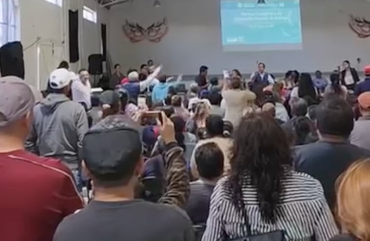 Video: Vecinos de Doxey reventan reunión informativa y rechazan parque de economía circular en Tlaxcoapan