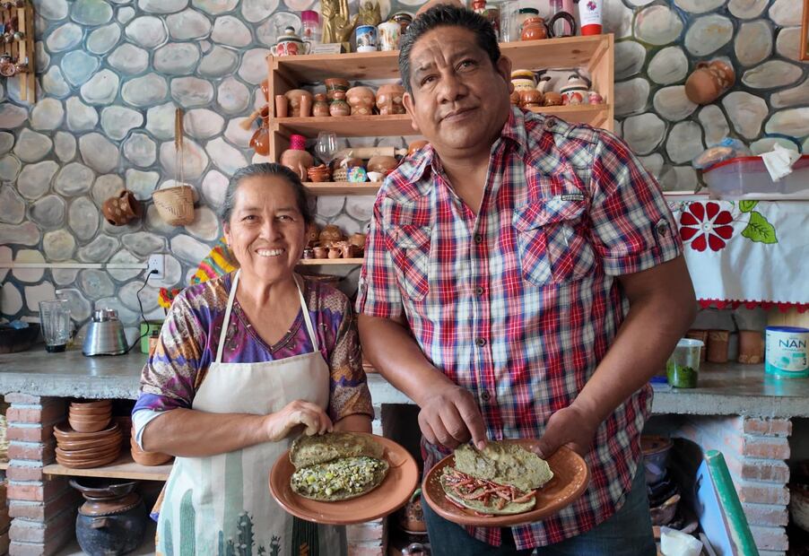 Sin dedos en una de sus manos, doña Porfiria logró ser una de las mejores cocineras tradicionales de México | Foto: Cortesía