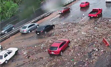 Deslizamiento de tierra bloquea circulación en autopista México-Pachuca