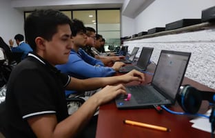 Escuela Pública de Código va por capacitar a más de 31 mil personas en 2026; IA y ciberseguridad, entre los cursos gratuitos 