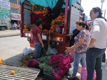 Comerciantes de Tulancingo esperan que repunten ventas por Día de Muertos