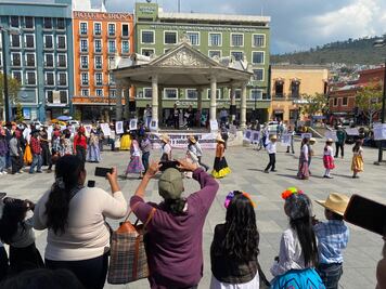 Movimiento Antorchista protesta con caravana cultural en Pachuca