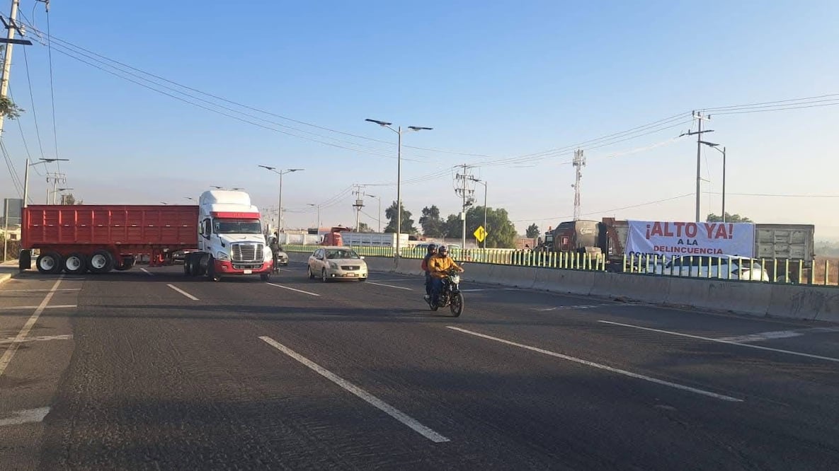 Transportistas y productores bloquean accesos a CDMX; exigen seguridad y precio justo al maíz | foto: especial