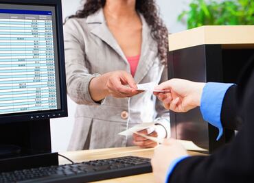 ¿Abrirán los bancos el lunes 18 de marzo? Aquí te contamos