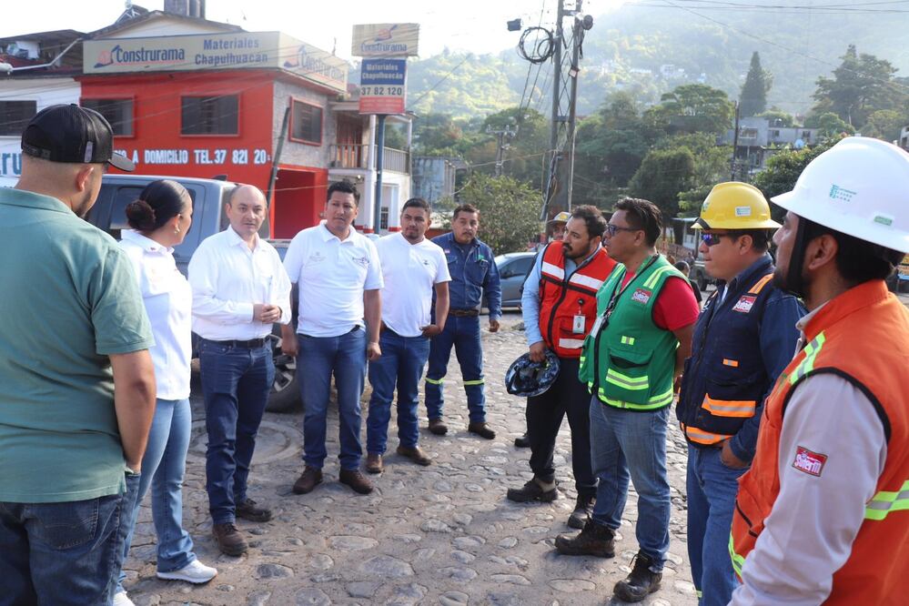 Según un comunicado de la CFE, las lluvias y derrumbes afectaron 12 kilómetros de líneas y a mil 551 usuarios | Foto: especial