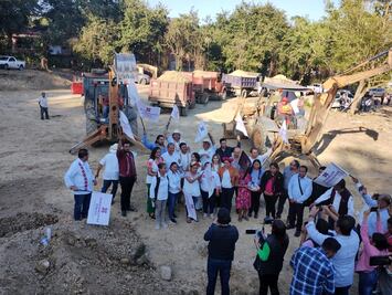 Colocan primera piedra de la Casa de la Mujer Indígena en Atlapexco