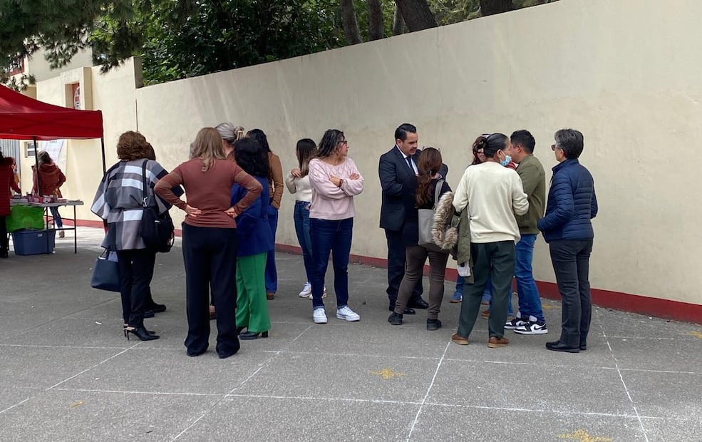 Docentes de la Secundaria Técnica 1 protestan por intento de relevo en la dirección del plantel | Foto: Luis Soriano