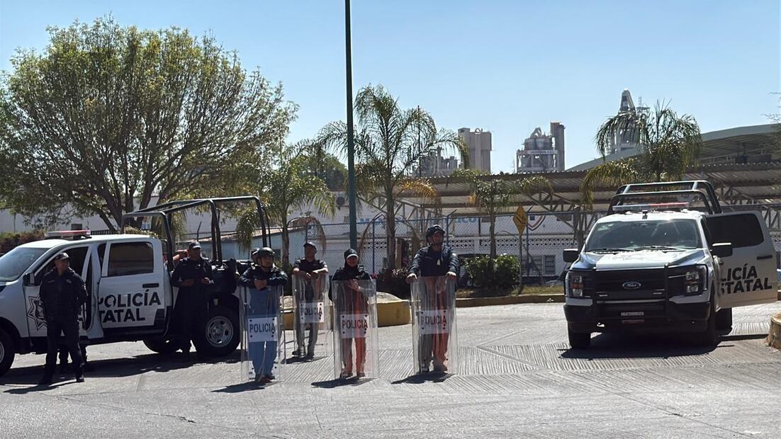 Liberan a 24 cooperativistas detenidos tras operativo en planta de Cruz Azul en Tula | Foto: Marco Carrillo