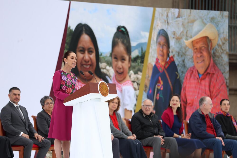 La presidenta de México, Claudia Sheinbaum en su informe de 100 días en el Zócalo de la Ciudad de México. Domingo 12 enero 2025. Foto: Agencia EL UNIVERSAL/Diego Simón Sánchez/LCG