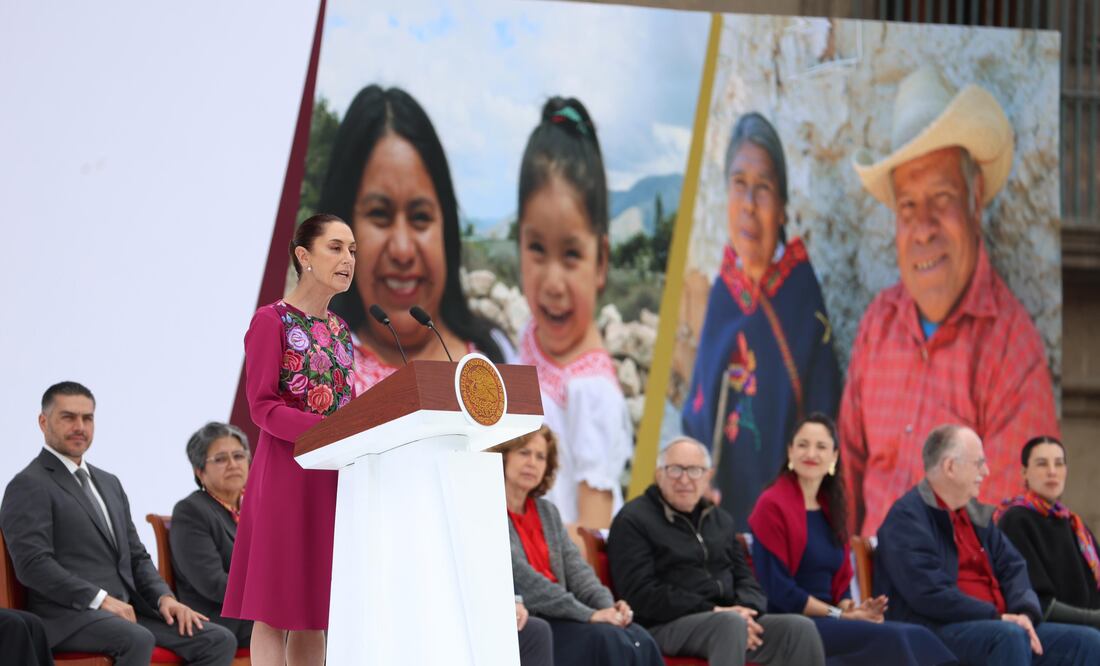 La presidenta de México, Claudia Sheinbaum en su informe de 100 días en el Zócalo de la Ciudad de México. Domingo 12 enero 2025. Foto: Agencia EL UNIVERSAL/Diego Simón Sánchez/LCG