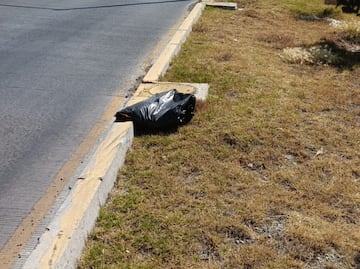 Bolsa negra sobre el bulevar Colosio alerta a cuerpos de emergencia