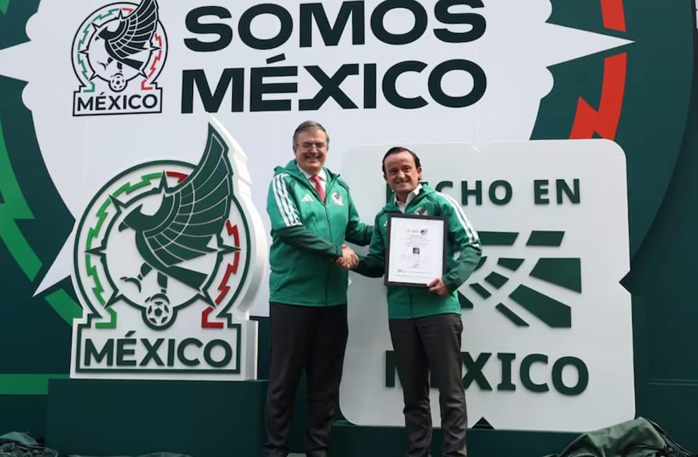 Mikel Arriola y Marcelo Ebrard presentan campaña de apoyo a la Selección Mexicana / Foto: FMF