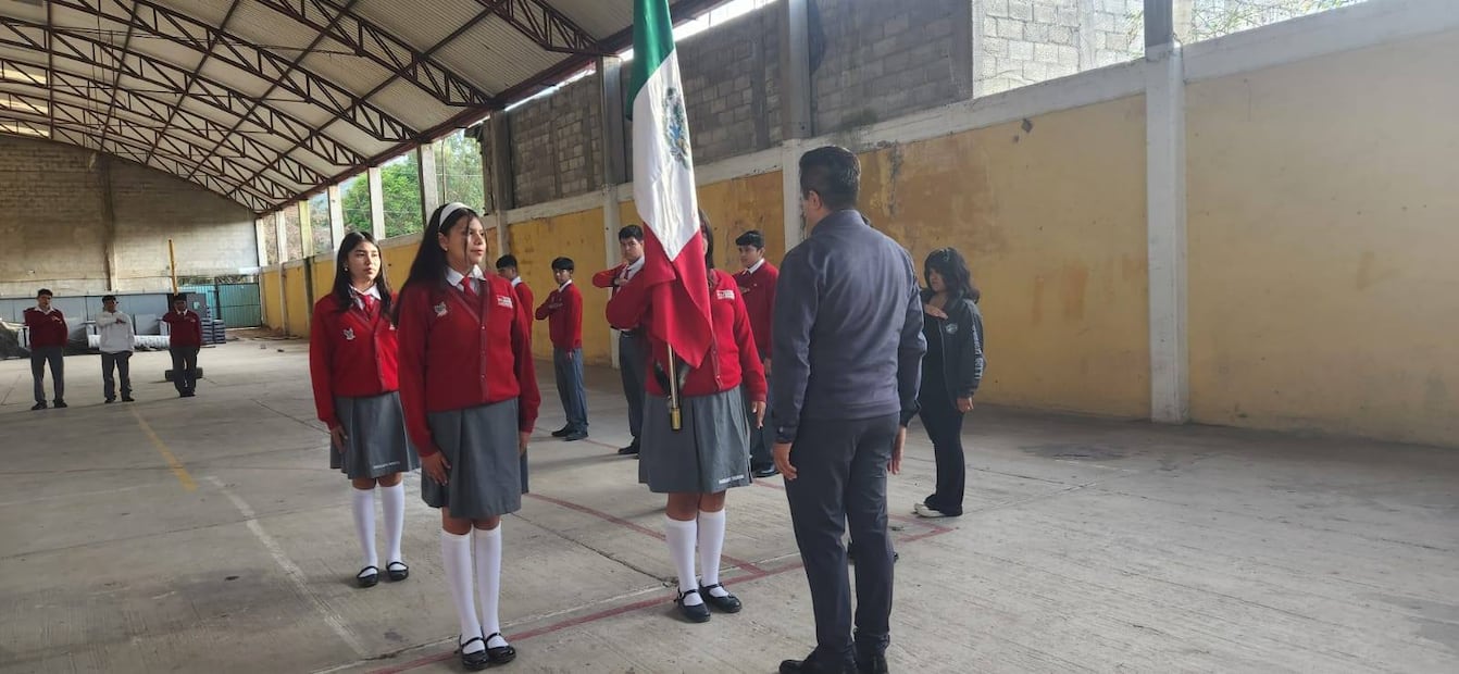 Estudiantes de Mixquiahuala construyen con sus manos el Telebachillerato de Tepeitic | Facebook: Telebachillerato Tepeitic