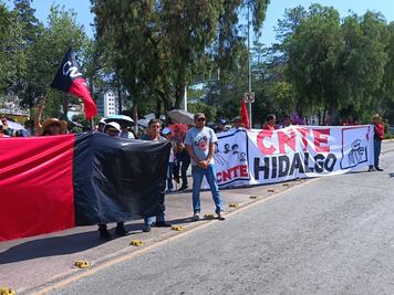 Trabajadores y estudiantes toman las calles de Pachuca en jornada de protesta por el Día del Trabajo