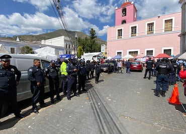 Galería: Por espacios se enfrentan comerciantes ambulantes en plaza Constitución