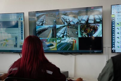 Caen primeros dos arrestos por tirar basura en vía pública en Pachuca