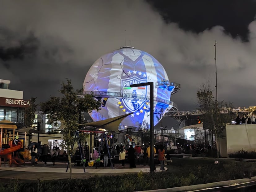 Videomapping transforma al Salón de la Fama en un espectáculo de luz y tradición en Pachuca | Foto: Josué Ortiz