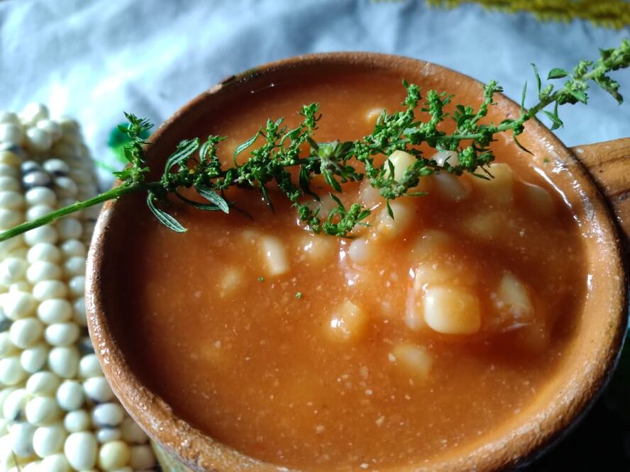 Canasta de hongos, Tlaxcales acompañados de chocolatzintli, dulce de chilacayote, chileatole, hongarillas y sopes de panza silvestre. Fotos operadora turística indígena FFF