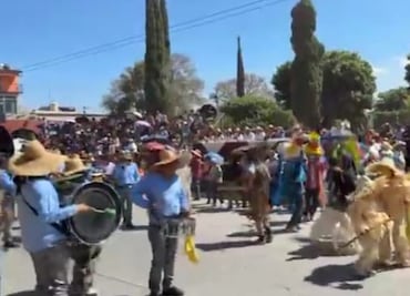 Cuatro personas resultaron lesionadas por quema de juegos pirotécnicos en carnaval de Alfajayucan