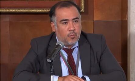 AMLO analiza abrir investigación en contra de exfiscal de Ayotzinapa