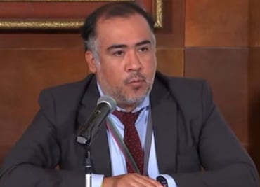 AMLO analiza abrir investigación en contra de exfiscal de Ayotzinapa