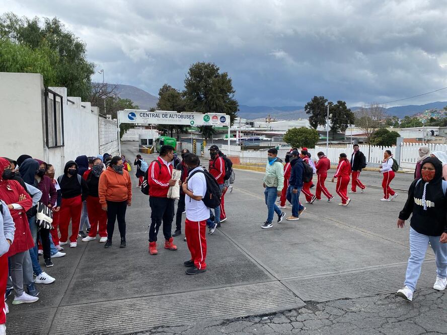 60 estudiantes interrumpieron la entrada y salida de autobuses; se lograron llevar tres unidades | Foto: uis Soriano