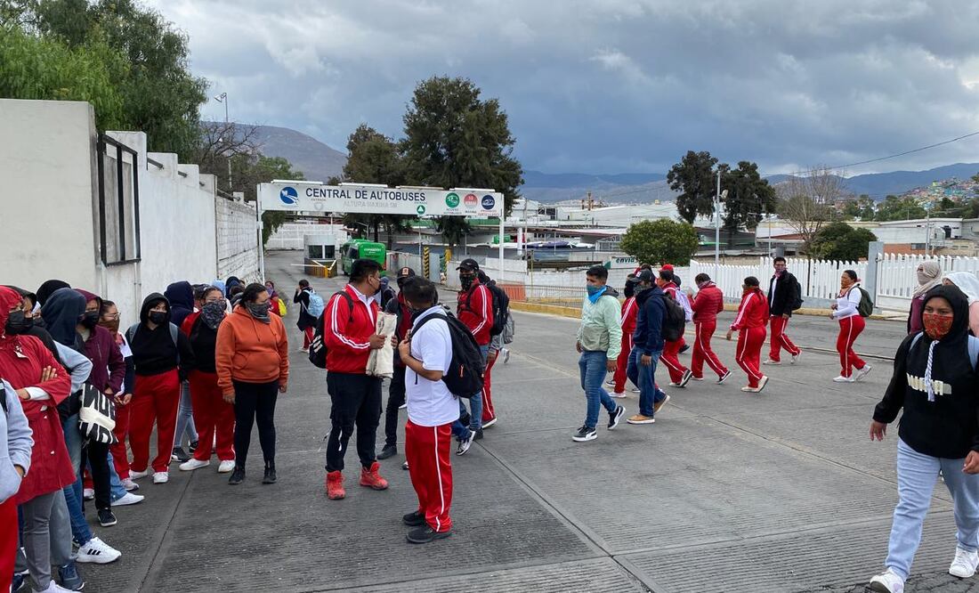 60 estudiantes interrumpieron la entrada y salida de autobuses; se lograron llevar tres unidades | Foto: uis Soriano