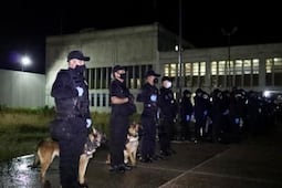 Rescatan a 11 servidores públicos retenidos en San Salvador; entre ellos el alcalde