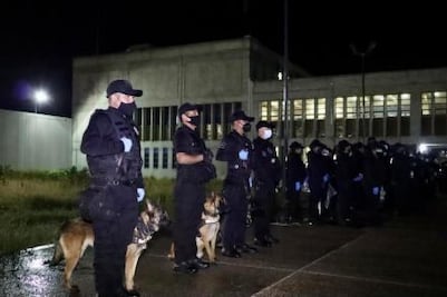 Rescatan a 11 servidores públicos retenidos en San Salvador; entre ellos el alcalde