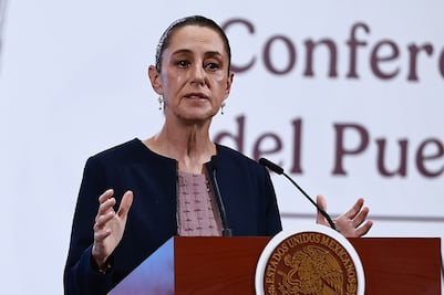 Sheinbaum garantiza programas sociales y aumento de inversión en salud, educación y obra pública en el Paquete Económico 2026