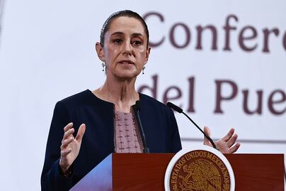 Sheinbaum garantiza programas sociales y aumento de inversión en salud, educación y obra pública en el Paquete Económico 2026