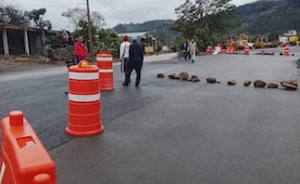 Bloquean carretera Huejutla–San Felipe por falta de pago de tierras