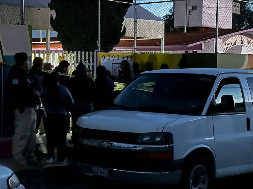 Elementos de la subprocuraduría de Delitos de Género en Hidalgo, realizaron un operativo sorpresa en el jardín de niños Luis González Cosío, donde se han denunciado ante la las autoridades 15 casos de abusos sexual Foto: Especial