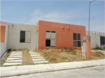 Vecinos se pronuncian contra la invasión de viviendas y sacan a presunto invasor en Tizayuca