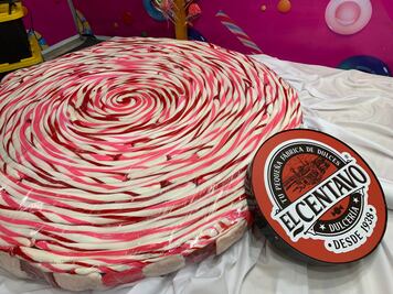 Feria de San Francisco Pachuca exhibe la paleta de caramelo más grande del país