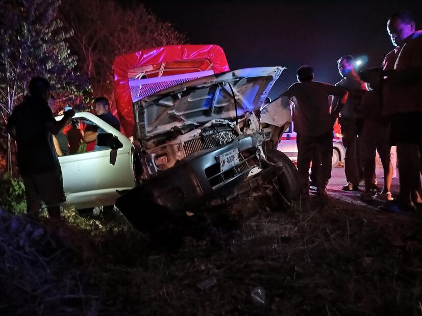 Deja 6 heridos choque de unidades de transporte público en Huejutla | Foto: Especial